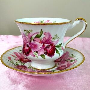 EUC VTG PARAGON PINK IRIS BONE CHINA FOOTED TEACUP AND SAUCER